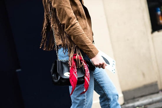 Cómo reinventar tu look con un pañuelo