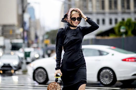 Cómo reinventar tu look con un pañuelo