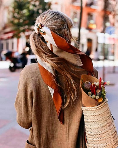 Cómo reinventar tu look con un pañuelo