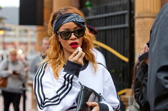 Cómo reinventar tu look con un pañuelo