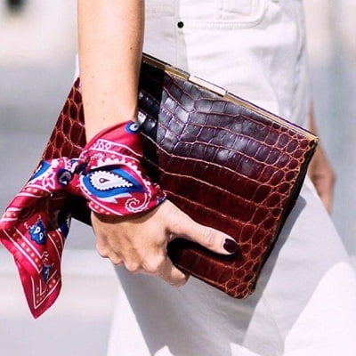 Cómo reinventar tu look con un pañuelo