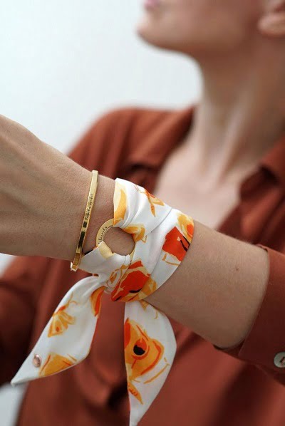 Cómo reinventar tu look con un pañuelo