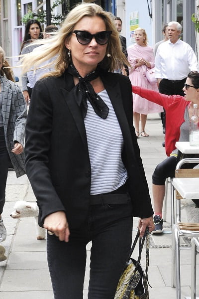 Cómo reinventar tu look con un pañuelo